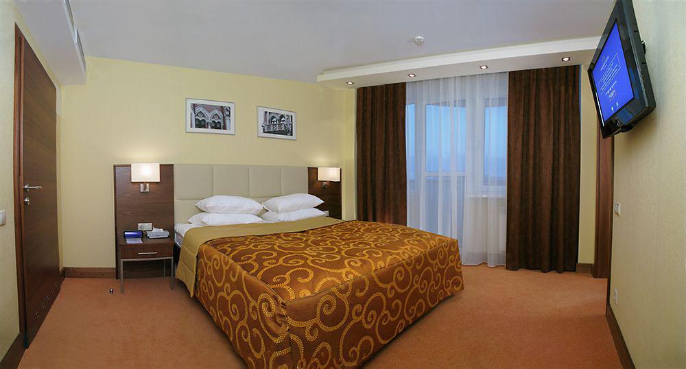 President Hotel Kyjev Pokoj fotografie